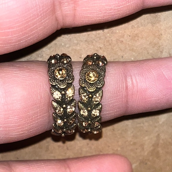 Yellow Topaz floral design earrings hoops - Picture 3 of 7